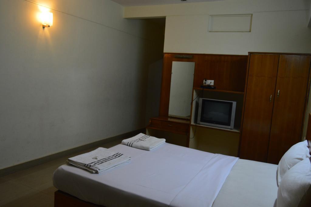 Qik Stay @ S.K. Continental Mysore Buitenkant foto