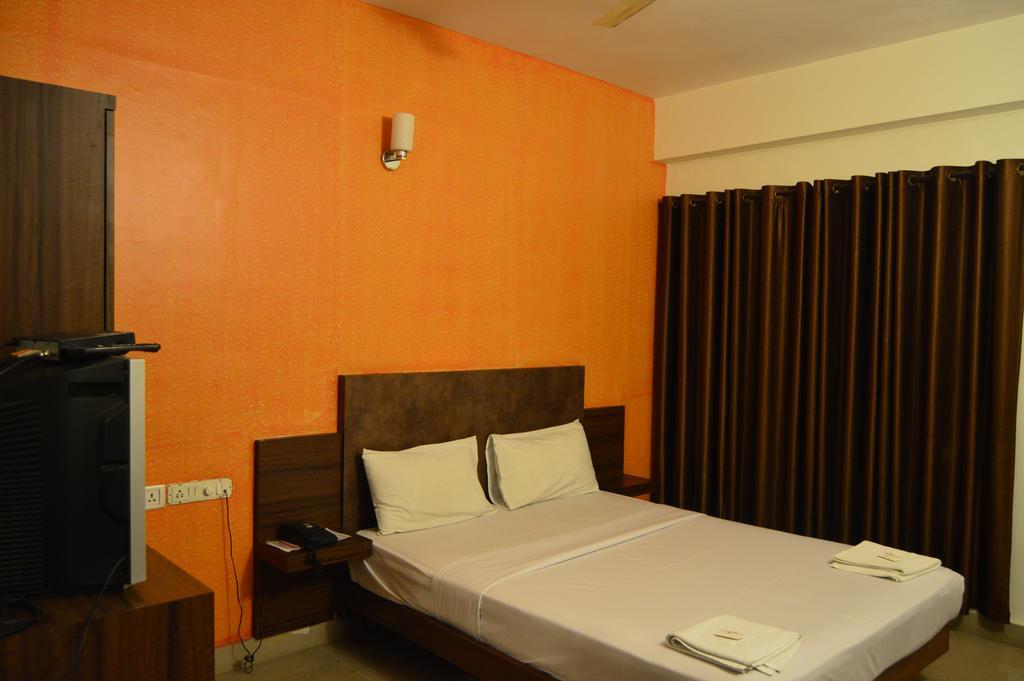 Qik Stay @ S.K. Continental Mysore Buitenkant foto