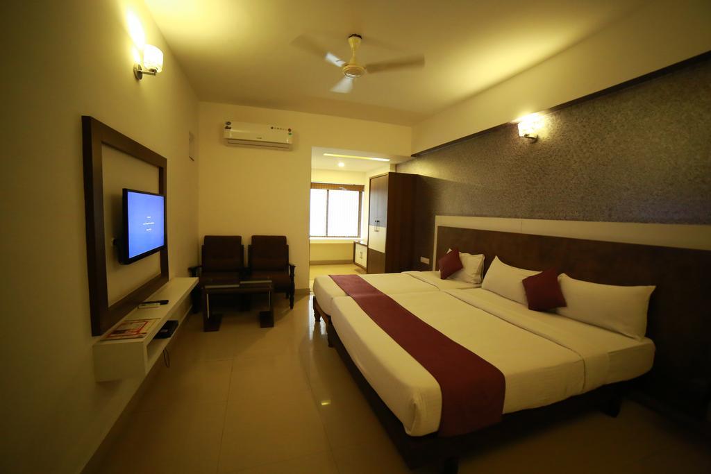 Qik Stay @ S.K. Continental Mysore Buitenkant foto