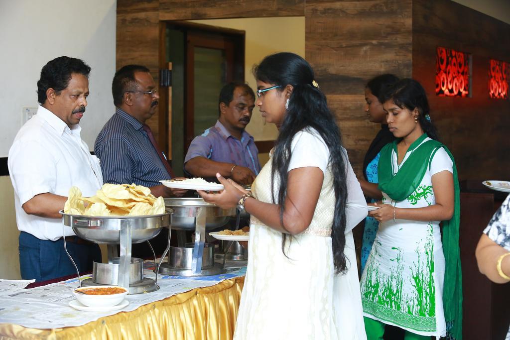 Qik Stay @ S.K. Continental Mysore Buitenkant foto