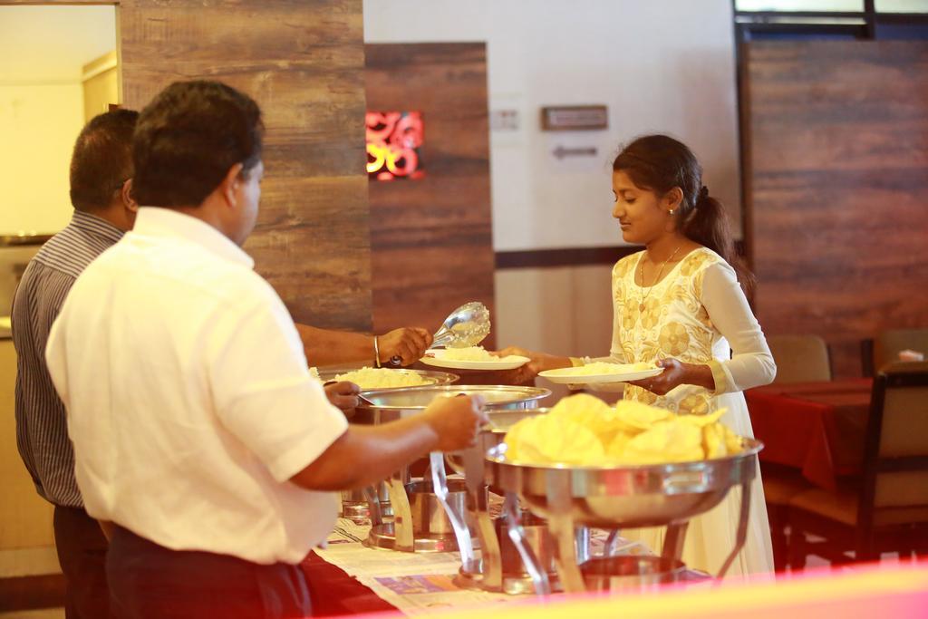 Qik Stay @ S.K. Continental Mysore Buitenkant foto