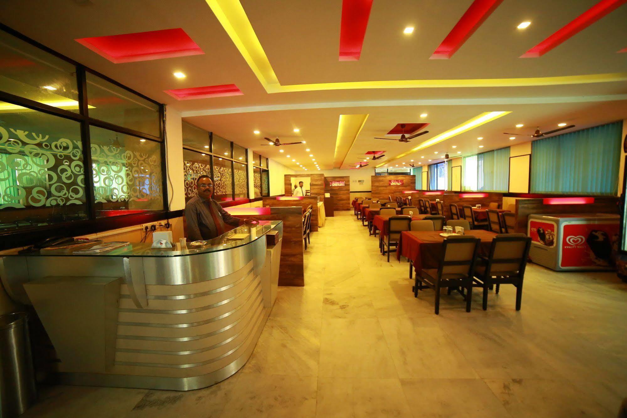 Qik Stay @ S.K. Continental Mysore Buitenkant foto