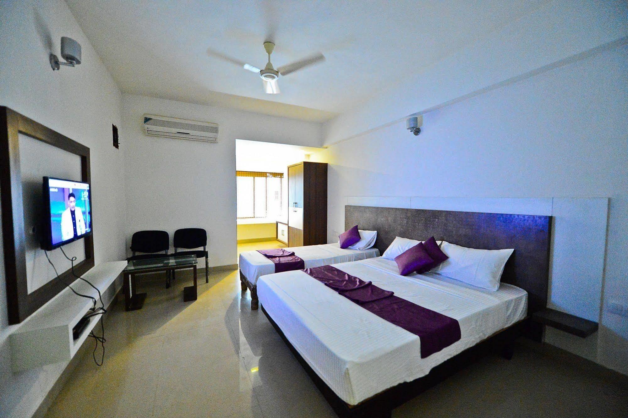 Qik Stay @ S.K. Continental Mysore Buitenkant foto