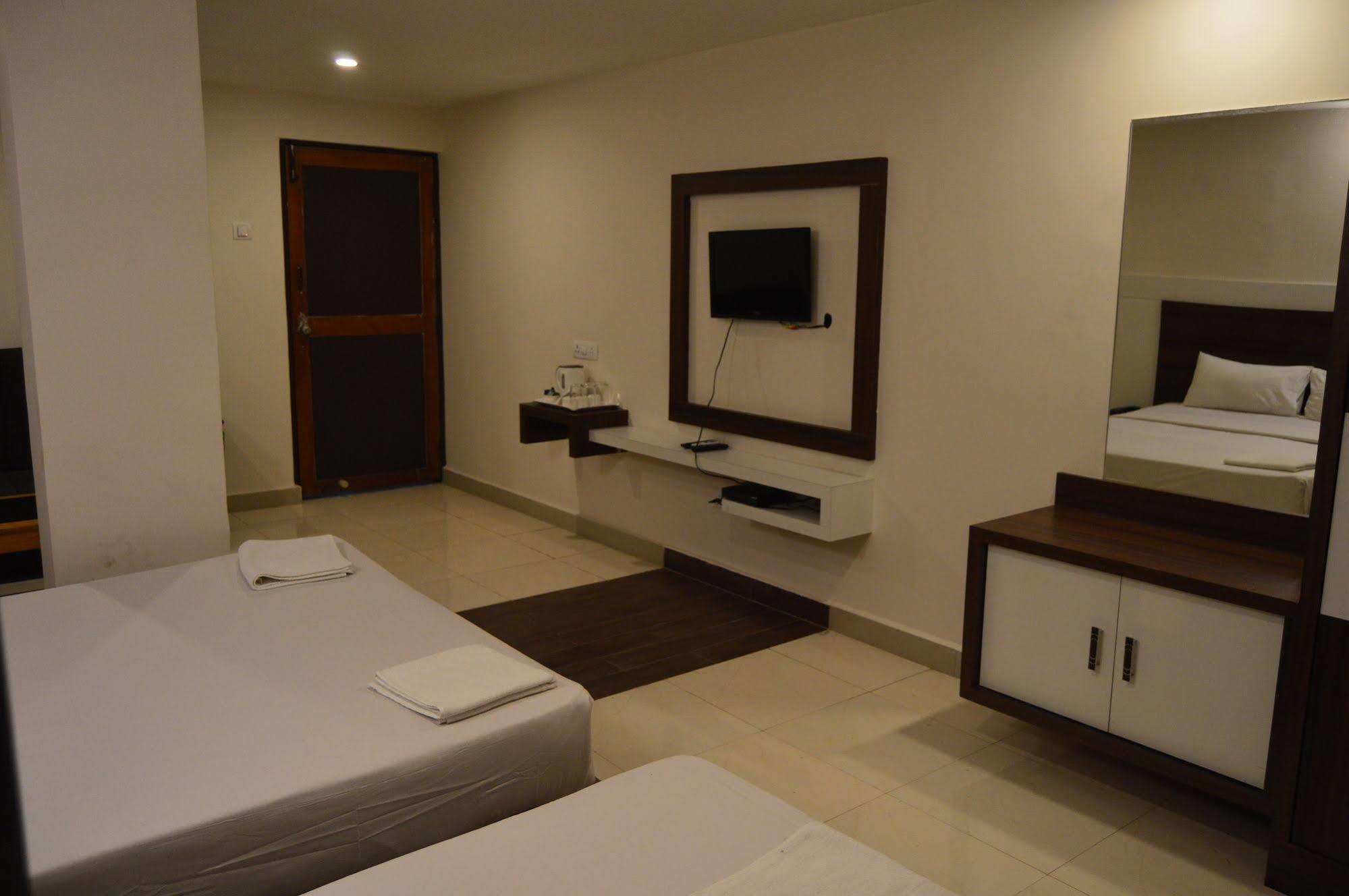 Qik Stay @ S.K. Continental Mysore Buitenkant foto
