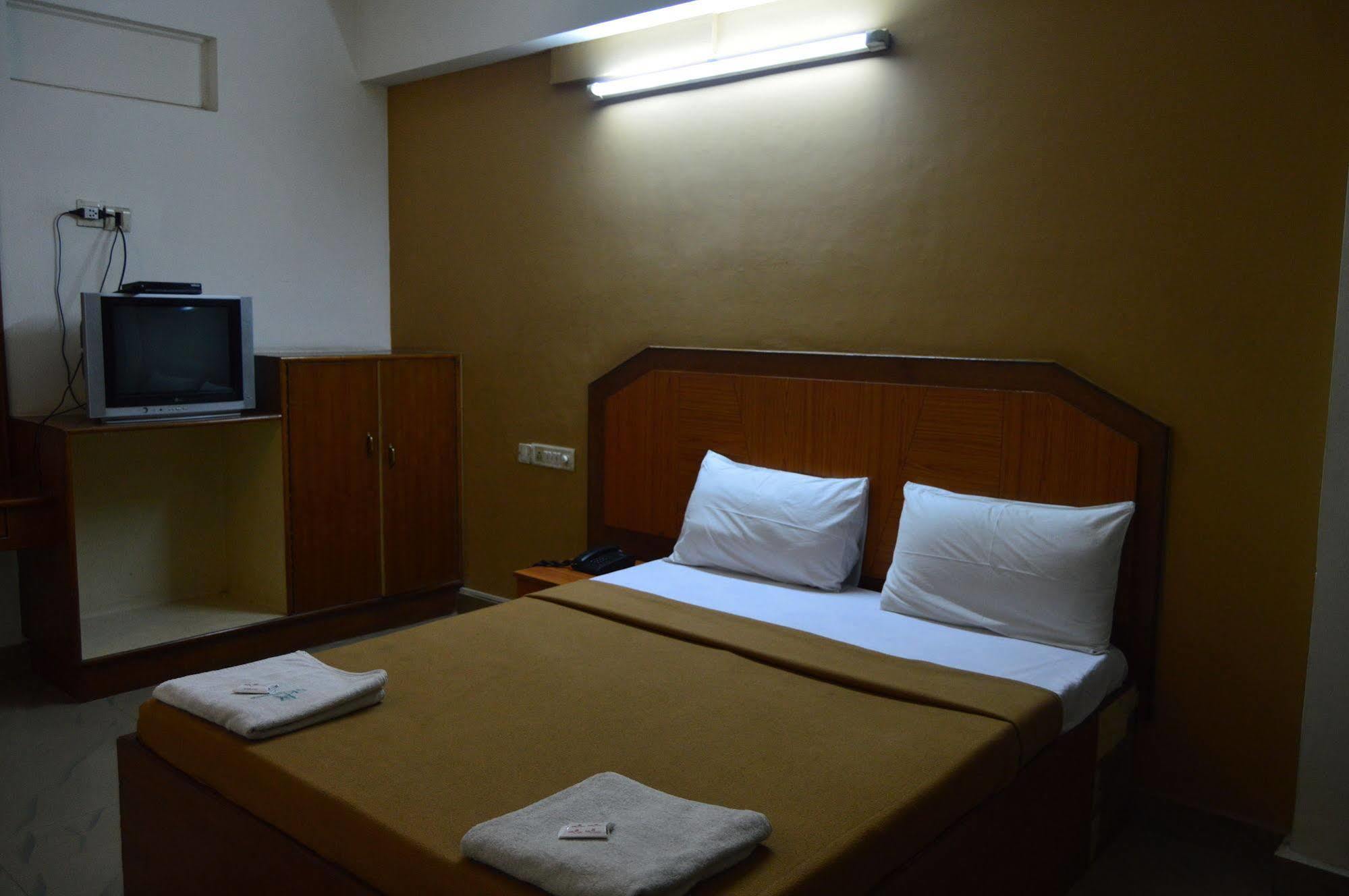 Qik Stay @ S.K. Continental Mysore Buitenkant foto